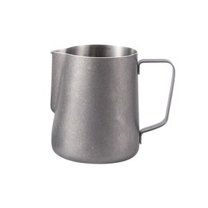 เหยือกตีฟองนมสแตนเลส 304 แบบพกพา คลาสสิก ยี่ห้อ Kingze ขนาด 350 มล./600 มล. สำหรับทำลาเต้อาร์ต เหมาะสำหรับร้านกาแฟ - Product Image 5