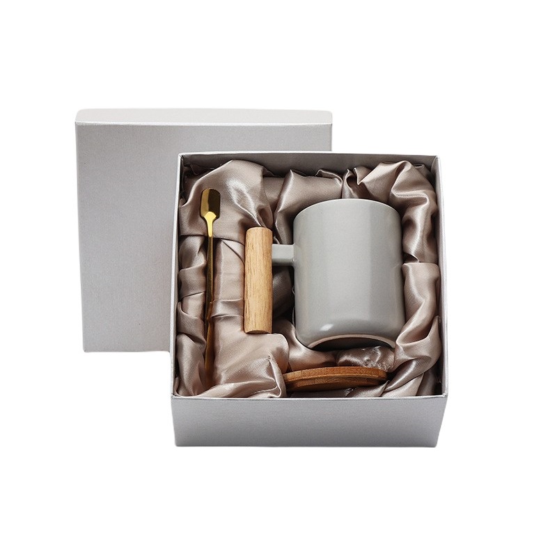 Оптовая продажа, креативные керамические фарфоровые многоразовые кофейные чашки и кружки с логотипом на заказ, подарочный набор с деревянной ручкой