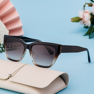 Gafas de sol estilo ojo de gato europeo-americano para mujer, montura negra de PC, protección UV400, diseño cuadrilateral - Product Image 4