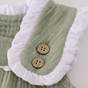 Abiti Coordinati per Sorelle in Verde Salvia, <span class=keywords><strong>Vestito</strong></span> Estivo in <span class=keywords><strong>Mussola</strong></span> di <span class=keywords><strong>Cotone</strong></span> Organico con Volant per Bambine - Product Image 4