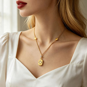 Collier Pendentif Zircon en Acier Inoxydable 316L Plaqué Or 18 carats, Anti-ternissement, Style Vintage, avec Logo Personnalisé et Motif Paillette Porte-Bonheur, pour Femme - Product Image 3
