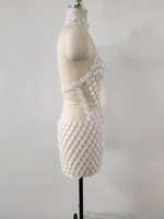 Robe de bal longue formelle à col rond avec appliques de plumes et de paillettes A12355