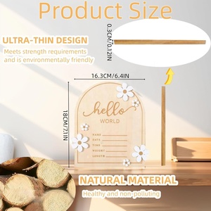 Tarjetas de madera rústicas para marcar los hitos del bebé con diseño grabado de 'Hola Mundo' para baby showers - Product Image 5
