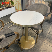 Table et chaises de cafétéria en surface solide, chaises et tables de cour de restauration