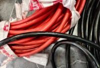 M8 Anschlussklemmen Anpassbare Kupfer-Batteriekabel Rot und Schwarz 70mm² Silikongehäuse IP65 für Solaranlagen Wohnmobile Automobilindustrie