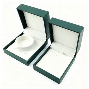 Boîte à bijoux carrée personnalisée avec logo, en carton exquis, doublure en éponge, technique de gaufrage unique et raffinée - Product Image 1