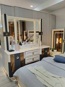 किंग आकार के बेडरूम सेट सुंदर सफेद दर्पण वाले हल्के बेडरूम फर्नीचर सेट - Product Image 4