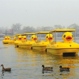Bote a Pedales Amarillo con Forma de Pato para 2 Personas, de Plástico Rígido, para Entretenimiento y Paseo en Lagos y Parques - Product Image 3