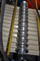 Machine de formage de tôles ondulées en acier galvanisé pour la fabrication de tuiles de toit en aluminium
