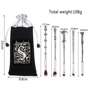 YUE Nuevo Set de 5 <span class=keywords><strong>Brochas</strong></span> de <span class=keywords><strong>Maquillaje</strong></span> Plateadas al por Mayor, Set de <span class=keywords><strong>Brochas</strong></span> <span class=keywords><strong>para</strong></span> Polvo Suelto y Sombra de Ojos, Herramienta de Belleza, <span class=keywords><strong>Brochas</strong></span> de <span class=keywords><strong>Maquillaje</strong></span> Personalizadas - Product Image 3