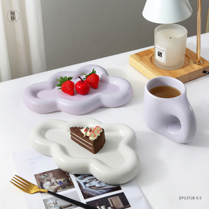 Assiettes à <span class=keywords><strong>dessert</strong></span> en céramique, assiettes à collation, cupcakes <span class=keywords><strong>de</strong></span> noël soucoupe assiettes à <span class=keywords><strong>dessert</strong></span> colorées - Product Image 2