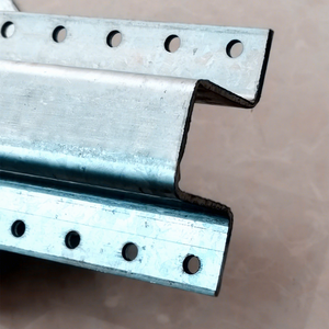 Palo in acciaio zincato a U da 4-1/2 pollici x 8, 9, 10 piedi per recinzioni da giardino, palo in acciaio a canale per recinzioni in legno - Product Image 1