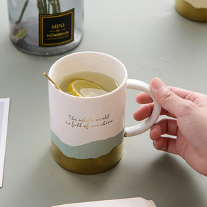 Tasses en porcelaine de haute qualité à motif vague d'eau de mer dorée 400 ml 13 oz, tasses à thé de luxe, mugs amusants, mug en céramique avec couvercle et cuillère - Product Image 6