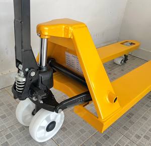 Nueva Carretilla Manual Hidráulica con Capacidad de 2.5T, Dimensiones de las Horquillas 1150x540mm, Altura de las Horquillas 85mm, Ruedas de Nylon, Fabricada en Vietnam, Logística - Product Image 2