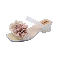 Chaussons d'été à talon moyen pour femmes Sandales plates à double port à la mode Fleurs Semelle épaisse polyvalente pour le style des vacances