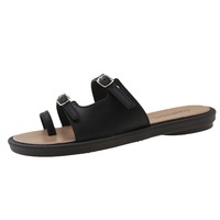 Nouvelles sandales élégantes à bride entre les doigts et boucle, style féerique rétro, légères, antidérapantes, plates, pour la plage et l'extérieur en été 2026