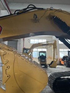 Excavadora Cat 320GX de segunda mano en oferta, máquina simple y estable para trabajos de terraplenes, carreteras, construcción municipal y general. - Product Image 4