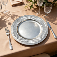 Assiettes de présentation de luxe réutilisables en plastique PP de style américain, gaufrées, non toxiques et durables, pour événements et mariages