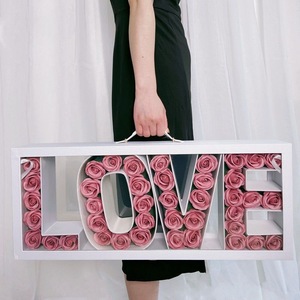 Großhandel klare Acryl Herz Rosen Geschenk box Deep Valentinstag "Ich liebe dich" Buchstaben Blumen boxen mit Präge druck