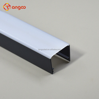 Boîtier de canal en U coextrudé noir et blanc pour diffuseur de lumière de couverture de profil en plastique extrudé personnalisé