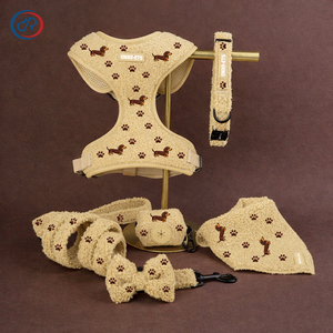 Kişiselleştirilmiş OEM Özel Lüks Nakışlı Köpek Tasması, Kayış Seti, Ayarlanabilir Evcil Hayvan Eğitim Tasması ve Kaka Poşeti Dağıtıcısı - Product Image 1