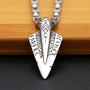 Collar de hombre de acero inoxidable con colgante de flecha vikinga nórdica y diseño de runas, cadena de 60 cm, regalo. - Product Image 3