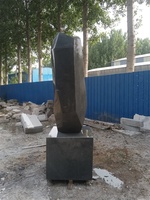 Sculpture d'art moderne en granit noir, sculptée à la main, polie, abstraite, grande taille