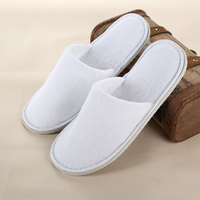 Chaussons en molleton de corail de luxe Chaussons d'intérieur jetables antidérapants Chaussons blancs pour chambre d'hôtel en gros