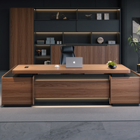 Nuova Scrivania Direzionale di Design Personalizzato, Minimalista e Moderna, Ecologica e Resistente, Scrivania di Lusso per Manager e Dirigenti