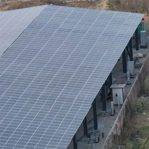 Bâtiment photovoltaïque intégré Projet Bipv Maison Système d'énergie solaire Panneaux photovoltaïques de toit de qualité avec structure en acier