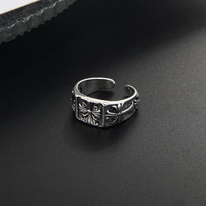 Vente en gros de bagues croisées pour hommes, style mode européenne et américaine, vintage, hip-hop, punk, bagues croisées ouvertes - Product Image 1