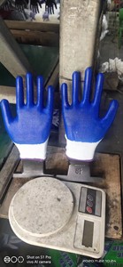 Guantes de trabajo de seguridad y protección de poliéster recubiertos de espuma de látex Guantes de seguridad laboral reforzados con dedos