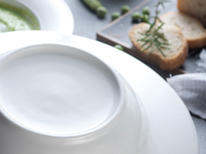 Assiette à salade en céramique blanche pour restaurant, avec texture côtelée en relief, assiette ronde pour soupe, steak, apéritif, restauration hôtelière - Product Image 6