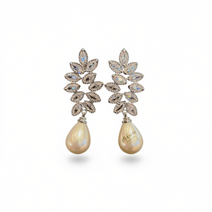 Orecchini Pendenti in Cristallo Pierla Placcati in Oro Bianco con Forma a Fiore e Incastonatura a Castone, Stile Classico da Sposa per Donne, Placcati in Oro 18K - Product Image 1