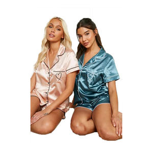 Ropa de dormir KY Famme, pijamas de seda personalizados con botones de talla grande, conjunto de lujo para mujer, manga corta - Product Image 1