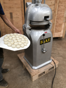 Machine semi-automatique de division et de façonnage de pâte pour <span class=keywords><strong>pain</strong></span>, pizza et hamburgers (30-100g) - Prix compétitif - Product Image 2