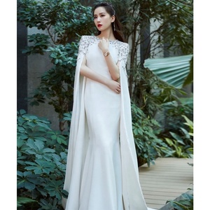 NUOVO Abito da Sera Bianco Stile Sirena in Raso con Maniche a Mantella, Elegante Vestito da Teatro e <span class=keywords><strong>Opera</strong></span> con Perline per Donne - Product Image 1