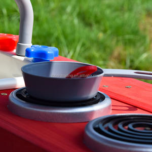 Cocina de Juguete de Madera Premium para Exteriores y Banco Convertible con Techo Rojo, Fregadero y Estufa de Juguete - Casa de Juegos para Niños - Product Image 4