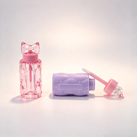 Tube de brillant à lèvres vide à marque privée, motif nœud mignon, gaufrage losange, avec grand applicateur, emballage cosmétique
