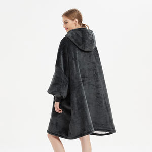 ผ้าห่มทีวีขนาดใหญ่แบบมีซิปมีกระเป๋าสองกระเป๋าผ้าเชอร์ปาเกาหลีสวมใส่ได้รับรอง OEKO-TEX สำหรับผู้ใหญ่ผู้หญิง - Product Image 5