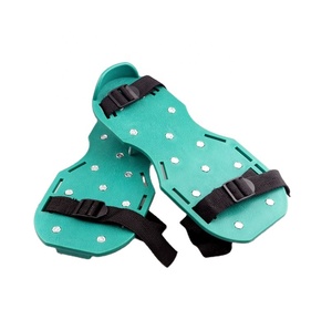 Lawn Aerator Shoes - 1 cặp Lawn Aerator Sandals đất nới lỏng Aerator Spiked Giày công cụ làm vườn có thể điều chỉnh - Product Image 1