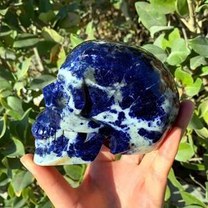 Venta al por mayor Crystalhola: Estatuas de calaveras talladas en piedra natural de alta calidad con vetas azules, estilo bohemio, artesanía para el hogar, 5 cm, ligeras. - Product Image 6