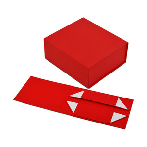 Caja de Papel Personalizada Reciclable con Cierre Magnético, Laminación Brillante y Forro de Esponja para Empaque de Ropa de Moda - Product Image 2