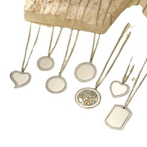 Ciondolo Geometrico Minimalista in Acciaio Inossidabile con Zirconia, Personalizzabile con Incisione di Nome o Logo - Product Image 1