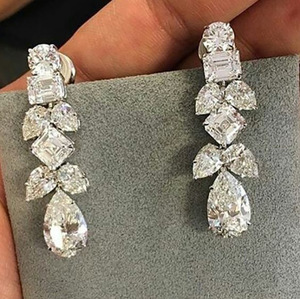Orecchini in Cristallo Trasparente per Donne, Stile Ghiacciato, Eleganti Accessori per Abiti da Festa - Product Image 1