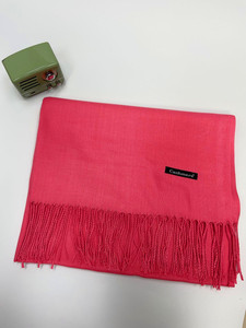 Elegante Sciarpa Invernale Morbida in Pashmina da Donna, Scialle Personalizzato a Tinta Unita con Frange, Sciarpe Calde alla Moda all'Ingrosso - Product Image 5