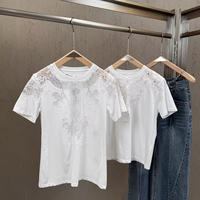 ST0001 T-shirt d'été tendance en polycoton uni avec empiècements en dentelle, manches courtes, col rond, coupe ajustée pour femme