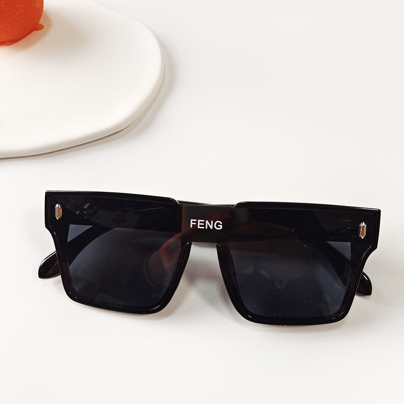 Black Frame, Black-Grey Lenses