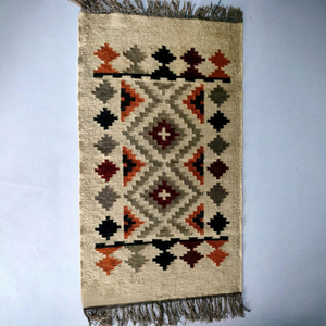 Tapis Govind Art, tissé à la main, écologique, géométrique, kilim, rectangulaire, en laine, à poils moyens, fabriqué au Rajasthan, avec envers en latex. - Product Image 4