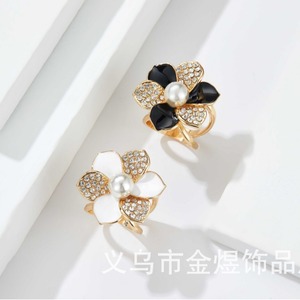 Bague Fleur de Perle avec Sertissage Noir et Blanc pour Usage Quotidien - Product Image 2